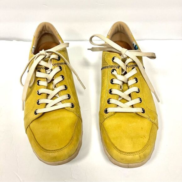 Cobb Hill mustard yellow leather sneaker    Size 10 - Picture 3 of 10